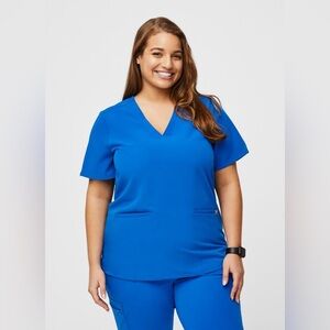 Plus size FIGS Scrub Top and Joggers